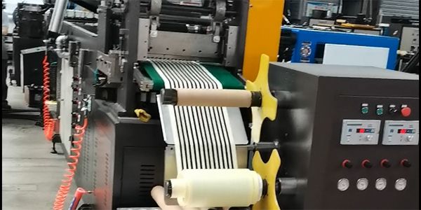Экструзионная линия для покрытия герметизирующей бутилкаучуковой ленты